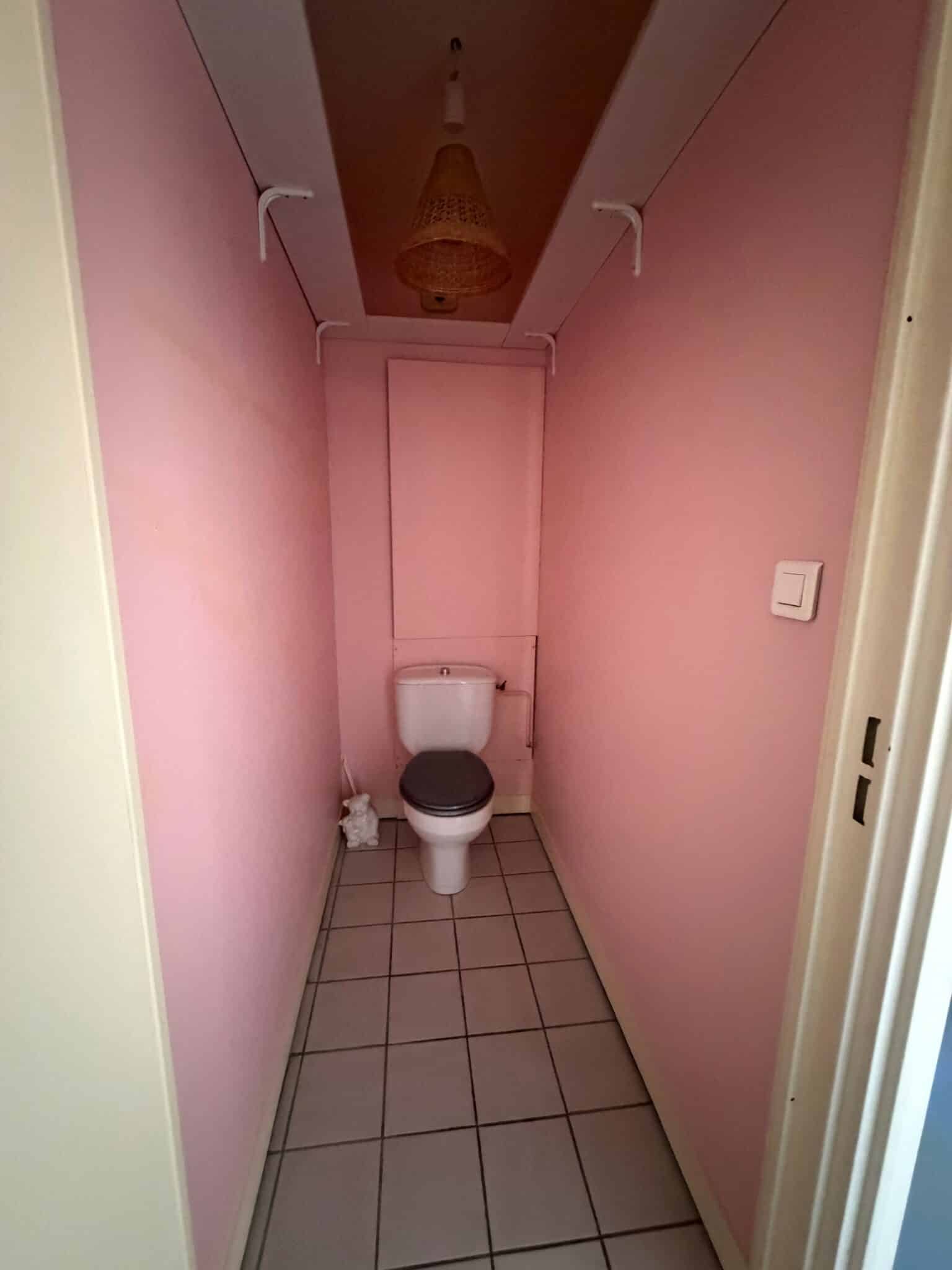 WC séparé du T2 à louer à Limoges