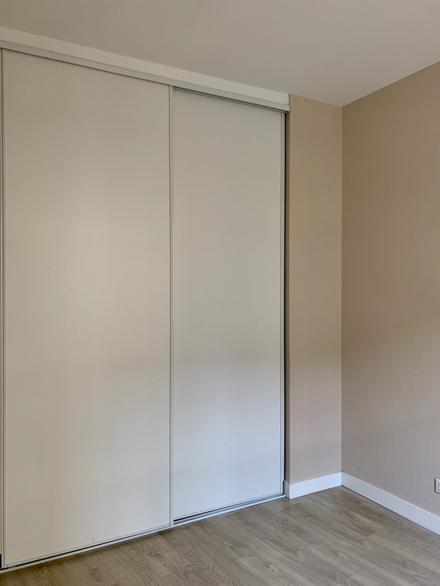 Chambre avec grand placard du T3, centre-ville Limoges