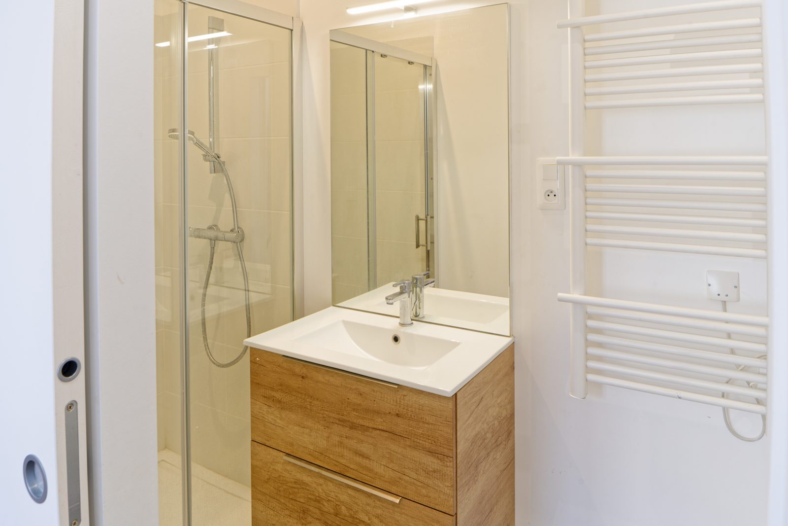 Salle d'eau privative avec douche à l'italienne