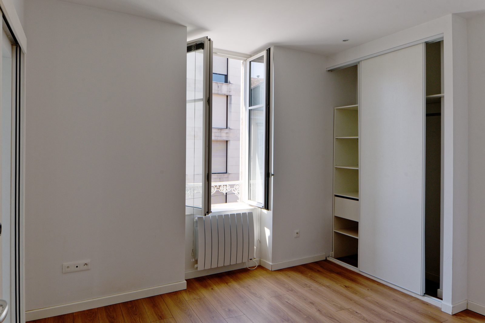 Deuxième chambre avec rangements