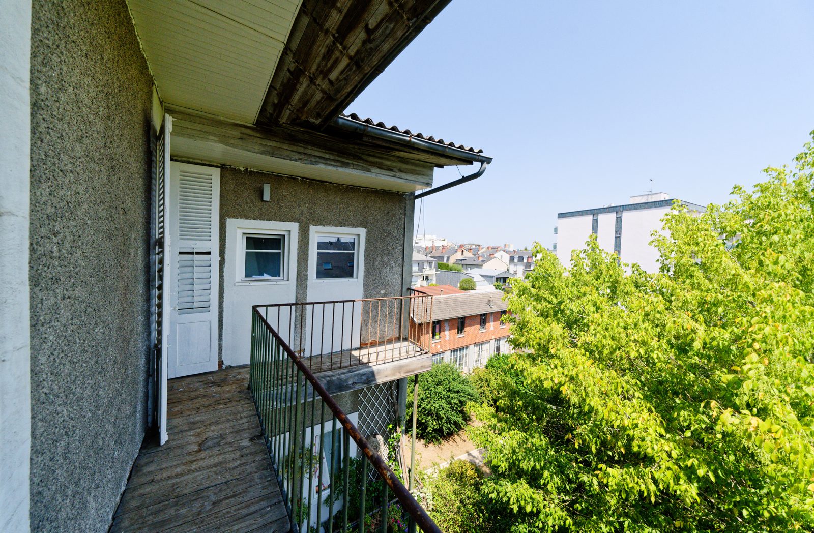 Balcon avec vue dégagée sur la verdure